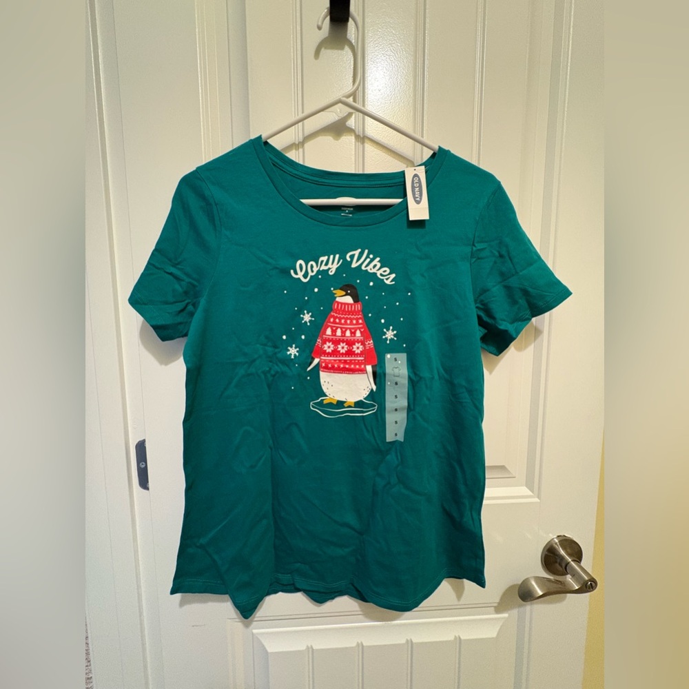 New Old Navy Tesl Green ‘Cozy Vibes Penguin EveryWear T-Shirt Tee Top